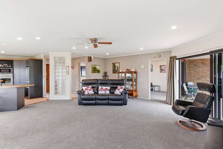 6 Campbell Grove Levin_23