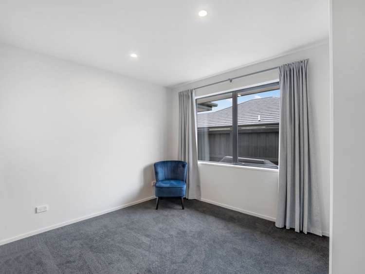 92 Sunline Avenue Lincoln_21