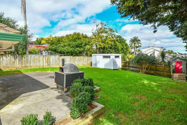 SINGLE LEVEL BRICK AND TILE ON FREEHOLD 772M2