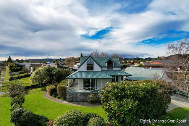 Airbnb minutes from Whakarewarewa Forest