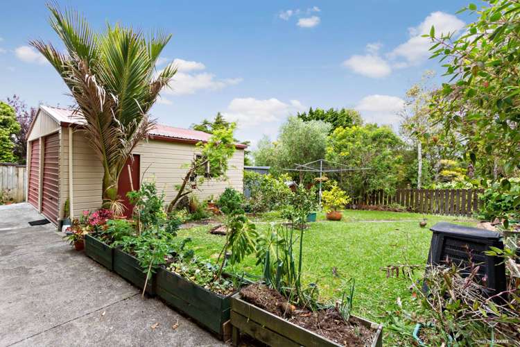 1/122 Rosier Road Glen Eden_11