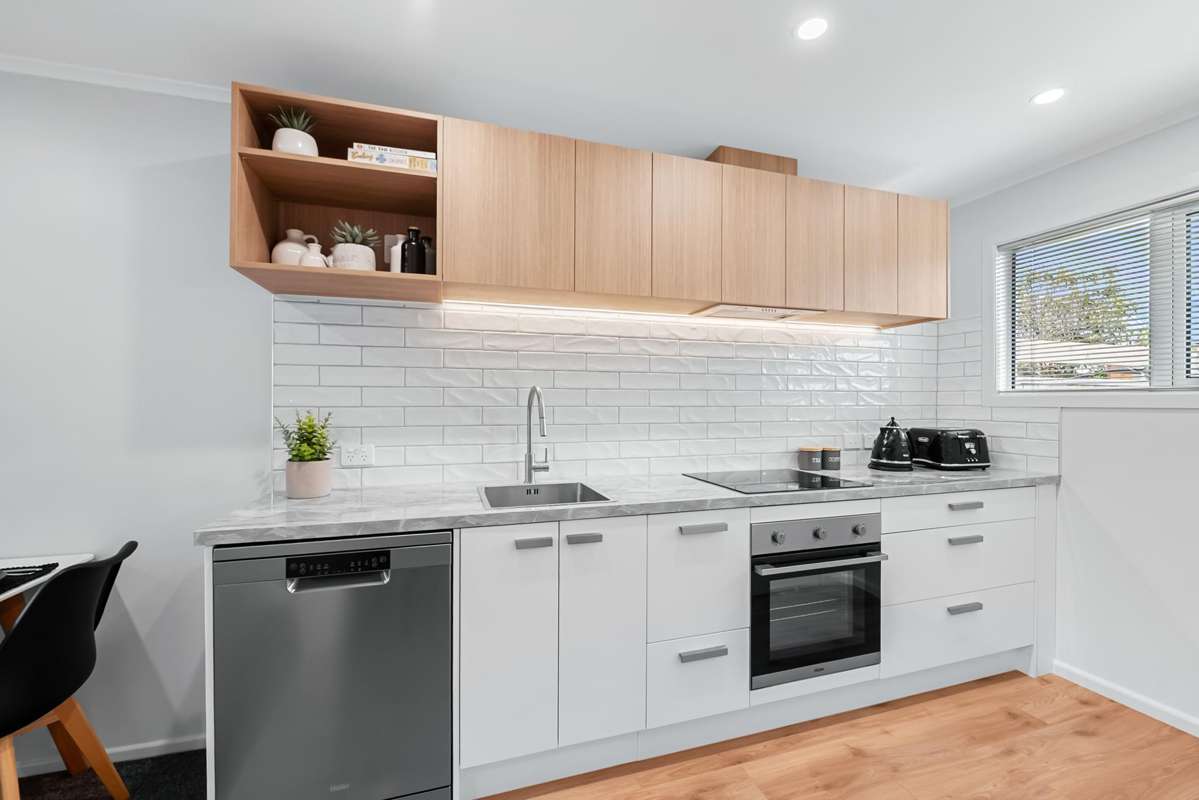 52D Whites Line West_3