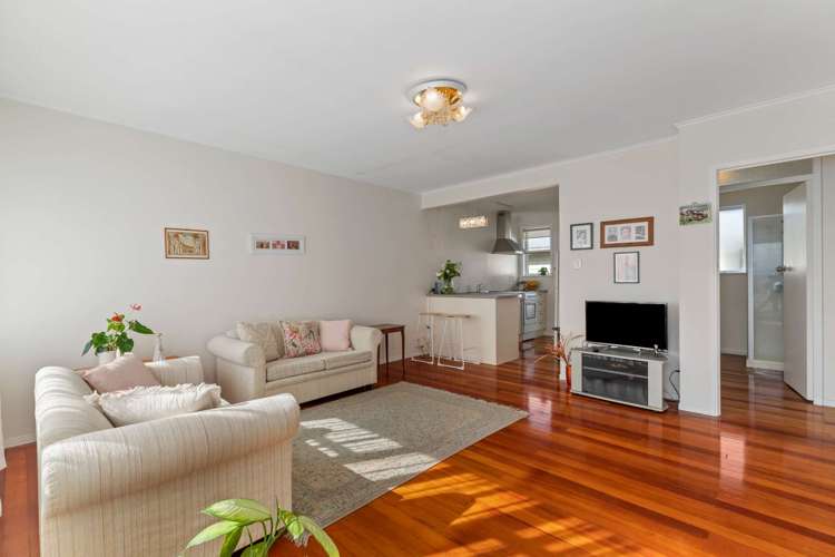 2/11 Preston Avenue Mount Albert_1