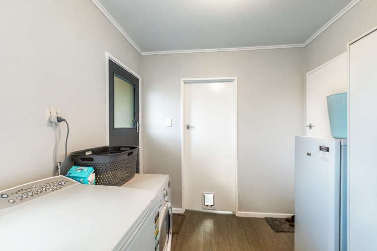 2 Dale Crescent Gore Surrounds_22