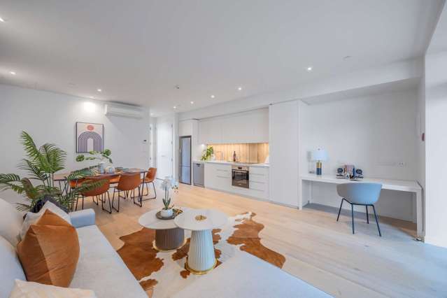 119/223A Greenlane West 1662_1