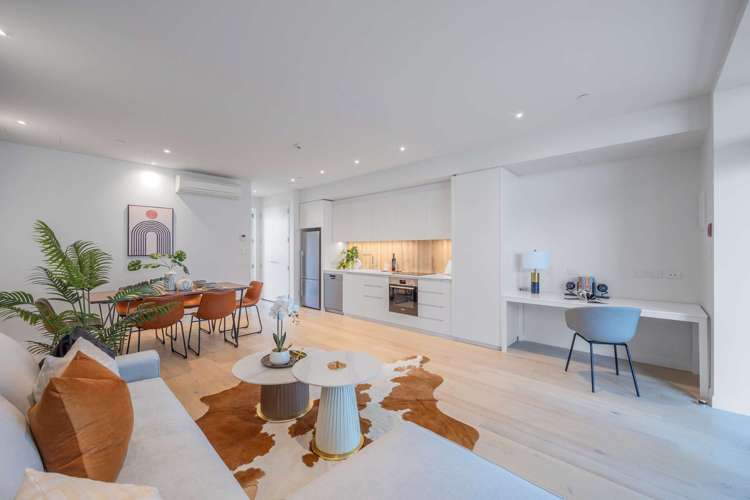 119/223A Greenlane West 1662_1