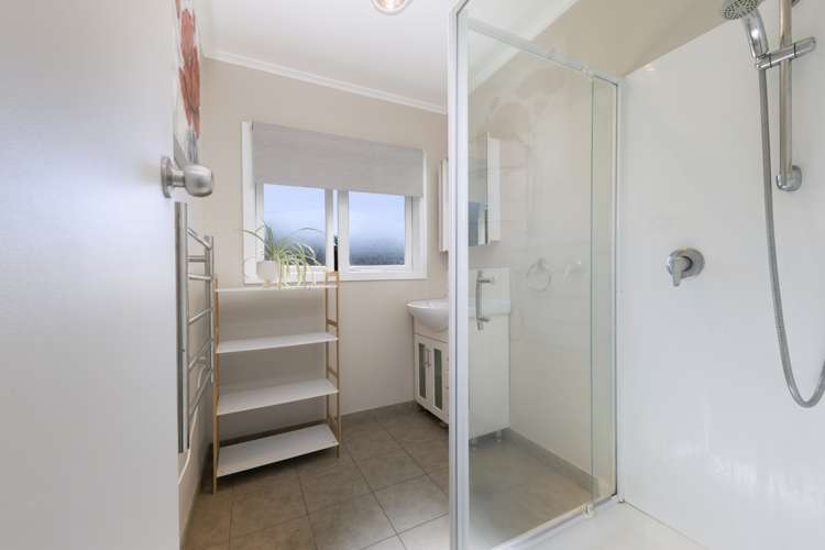 2 Simpson Road Ranui_10