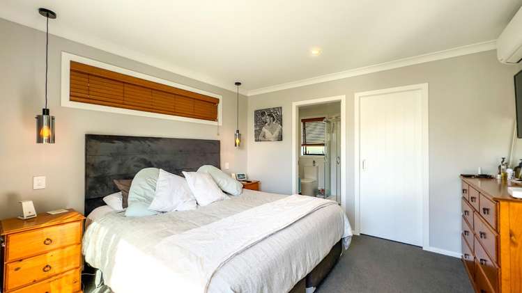 4 Hugo Shaw Drive 11373_9