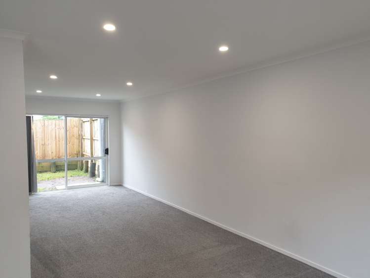 2/14 Buller Crescent_0