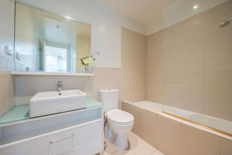 704/18 Beach Road Auckland Central_6