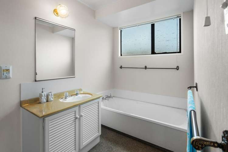 29 Wyatt Place Russley_24