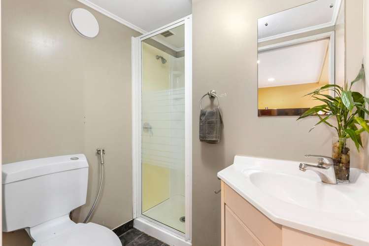 5 Raroa Terrace Tawa_11