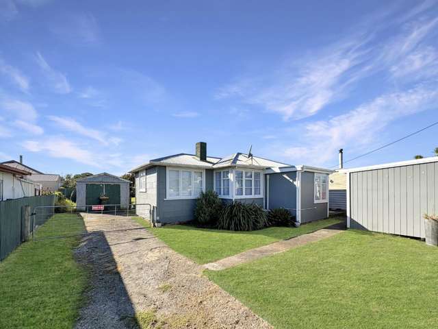 3 BEDROOMS - FOXTON BEACH