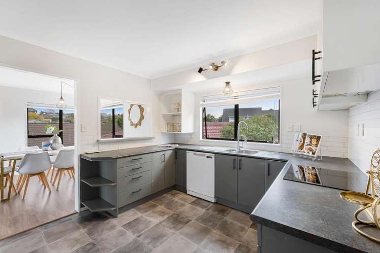 1 Lexington Drive Botany Downs_8