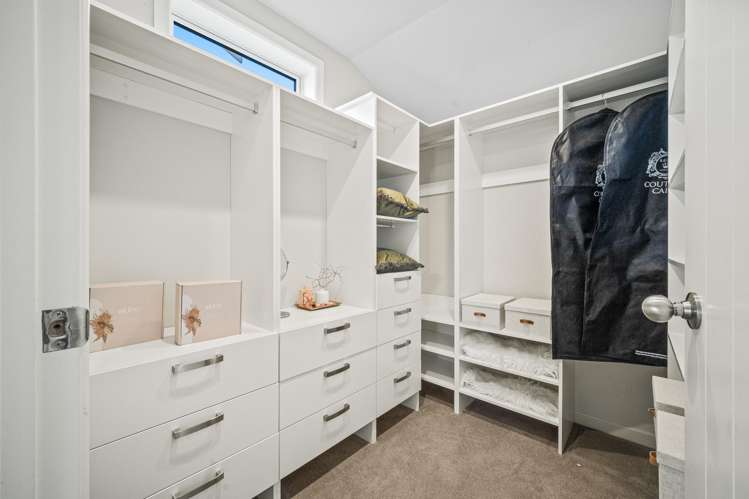 10 Joan Street Point Chevalier_13