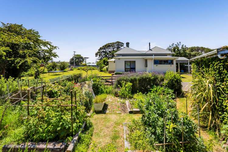 207 Egmont Street Patea_38