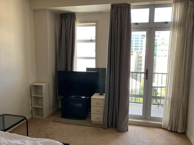 Auckland CBD, furnished studio apartment