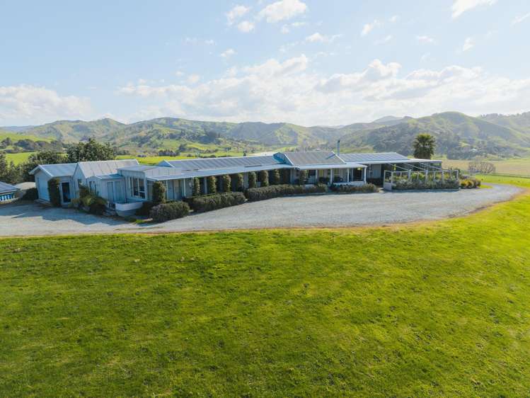 327 and 327a Taurau Valley Road Muriwai_13