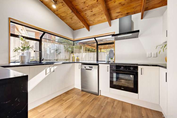 2/12 Spears Place Botany Downs_8