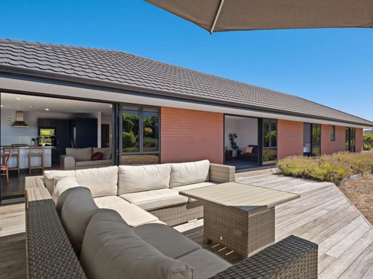 8 Edgewater Place Rarangi_3