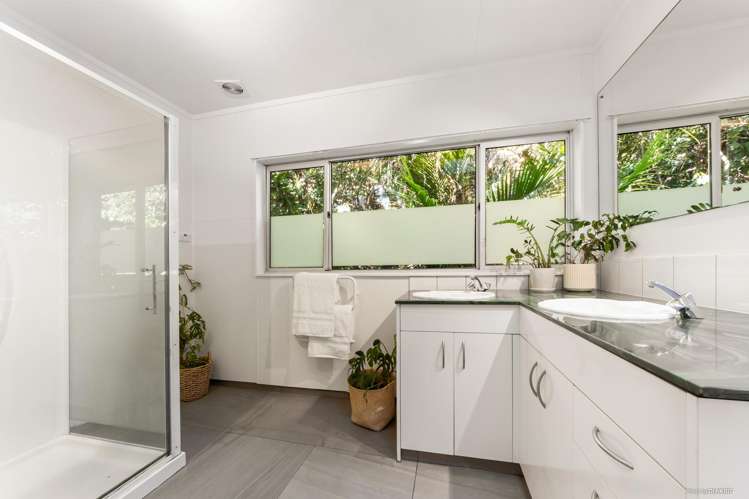 74 Rayner Road Piha_13