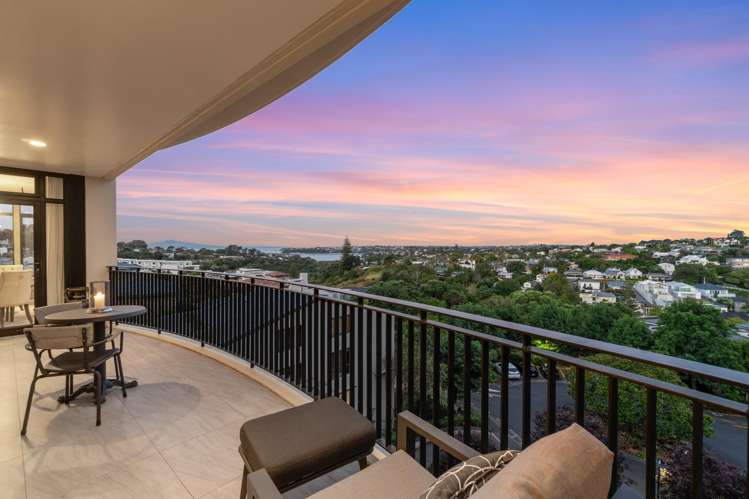 4D/38 James Cook Crescent_0