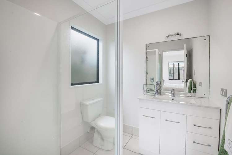 2/24 James Street Bayview_16