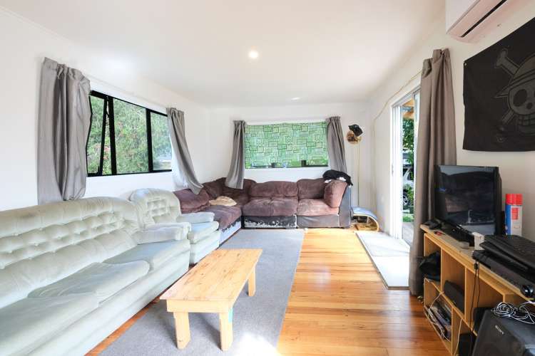 6 Kirrie Avenue Te Atatu South_8