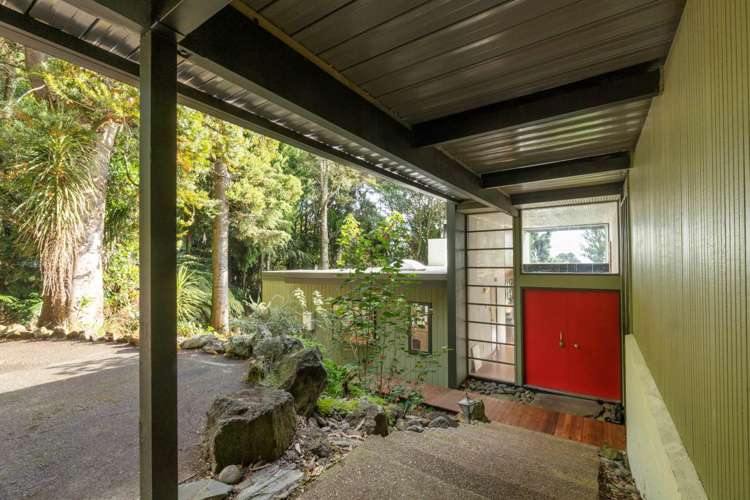 900 West Coast Road Waiatarua_3