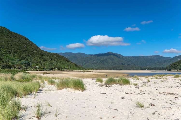 29 Awaroa Inlet Awaroa Bay_21