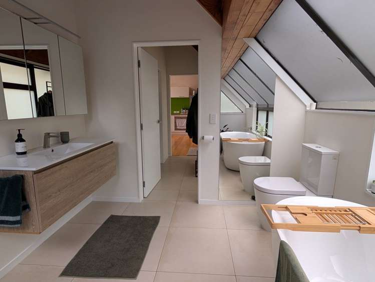 22 Tui Crescent Waiatarua_12