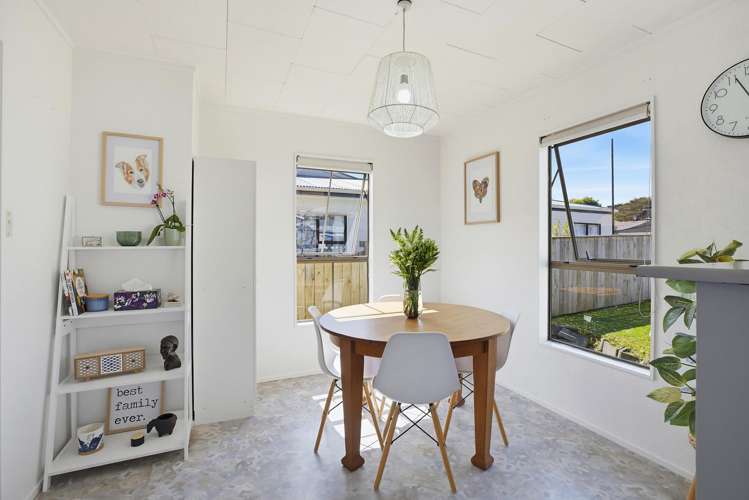 94 Omapere Street Whitby_8
