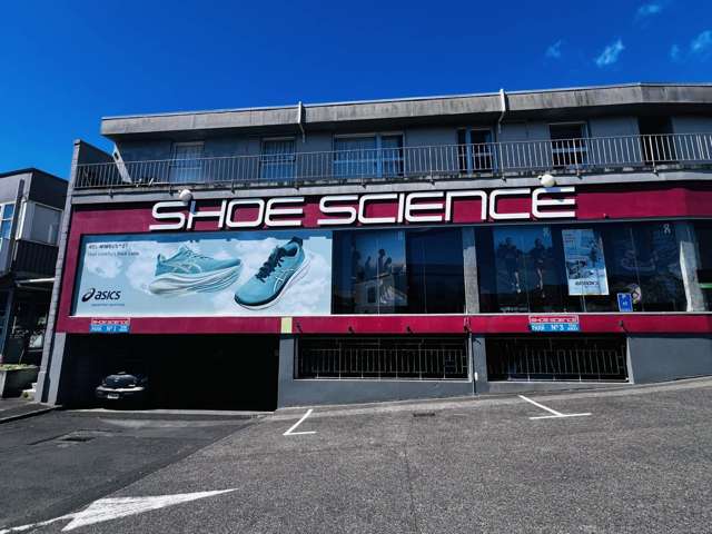 HIGH-EXPOSURE RETAIL / SHOWROOM ON MT EDEN ROAD