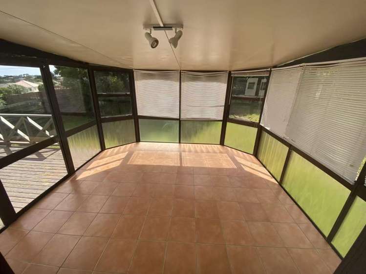 100 The Avenue 1708_11