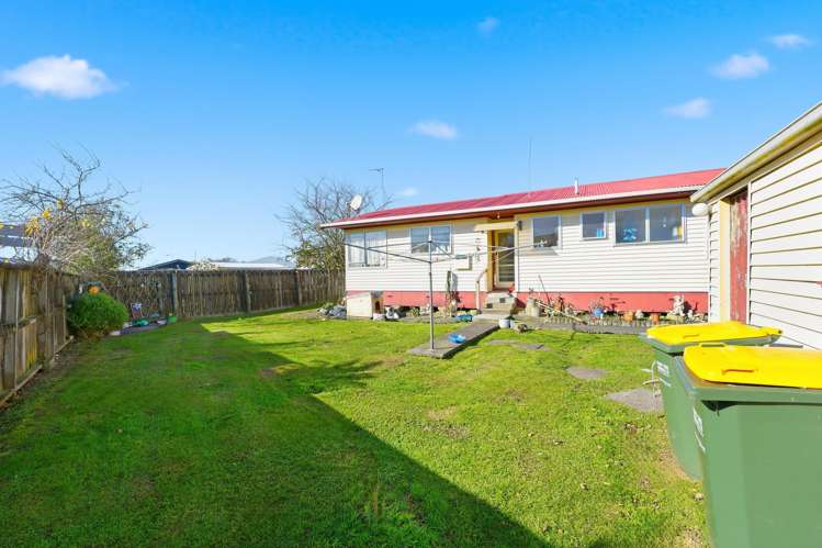 8 Marion Place Deanwell_13