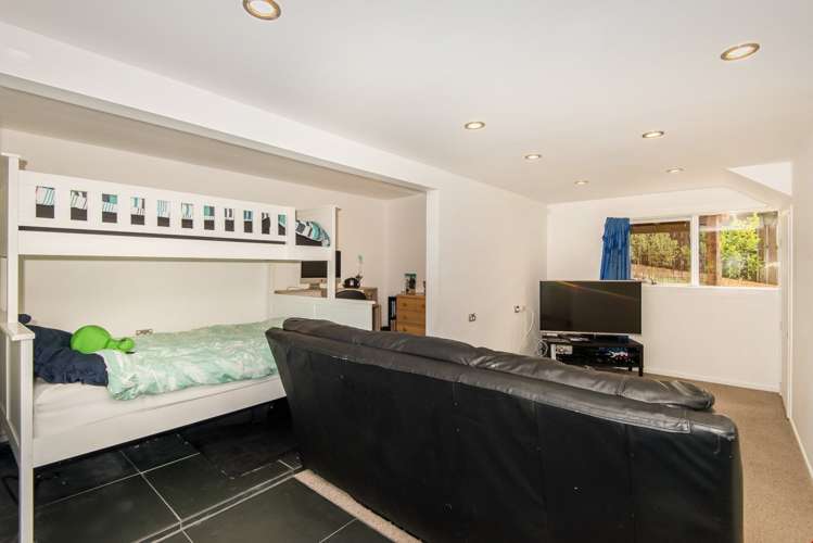 2/18 Puketitiro Street Glen Eden_18