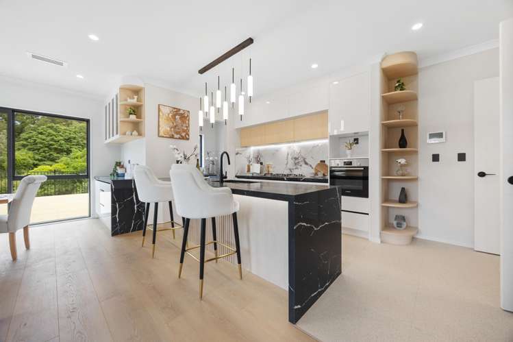 2F Hughs Way Flat Bush_12