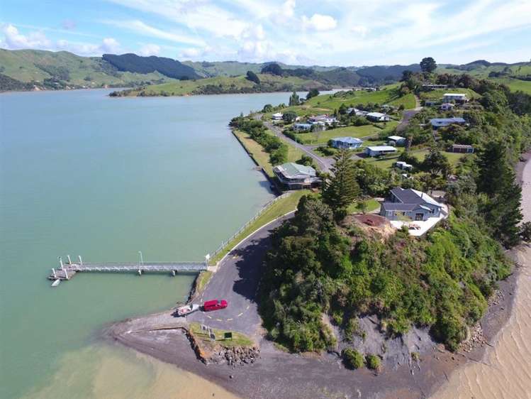1233 Te Waitere Road Taharoa_7