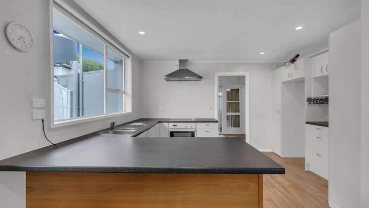 21 Holton Road_3