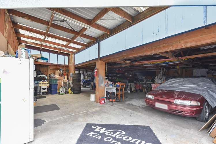 11 Russell Road Fairy Springs_18