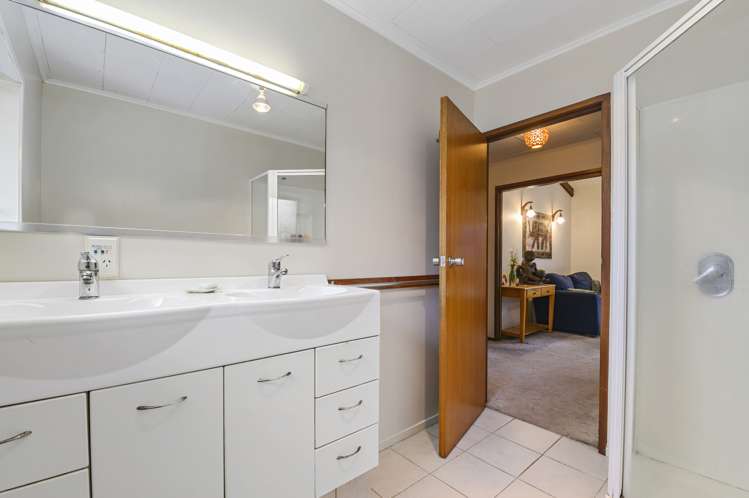 63b Ranolf Street Victoria_10