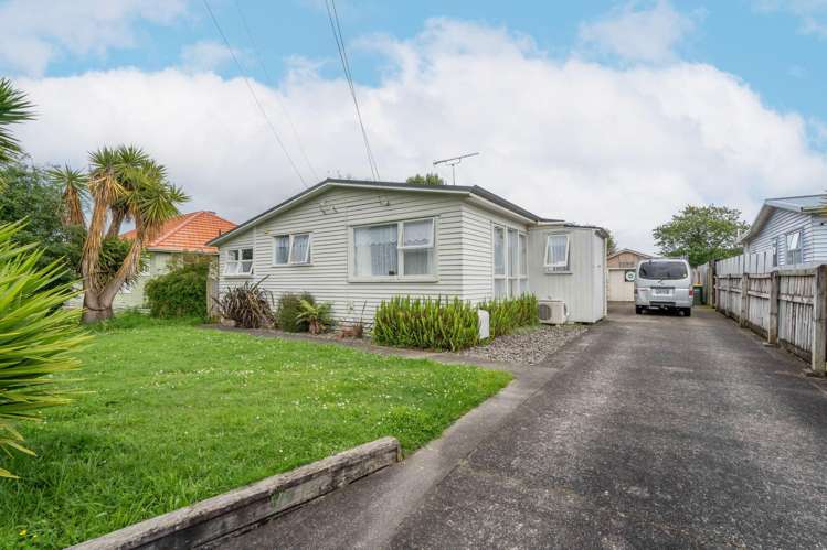 30 Pine Avenue Bader_16