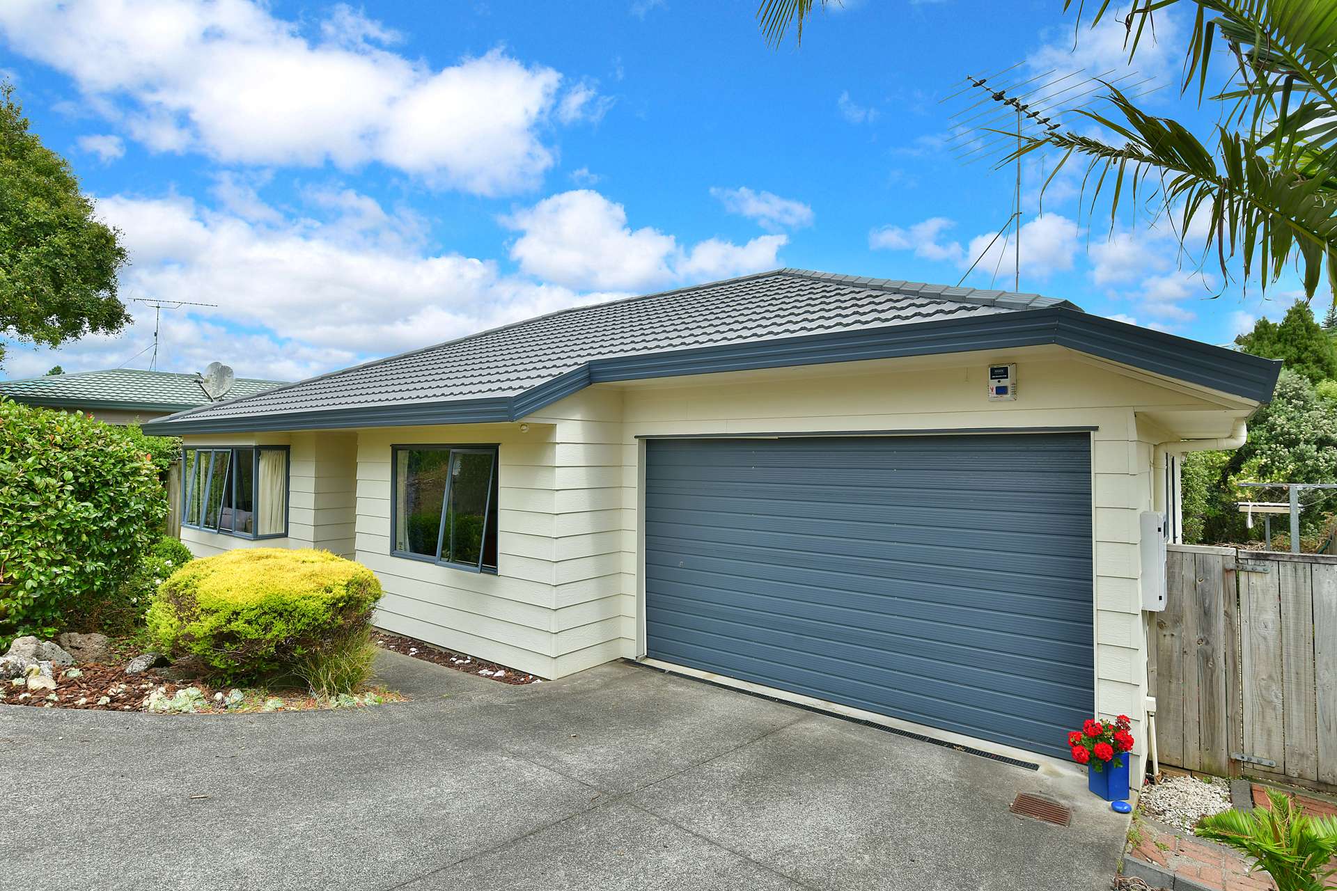 2/15 Mably Court Stanmore Bay_0