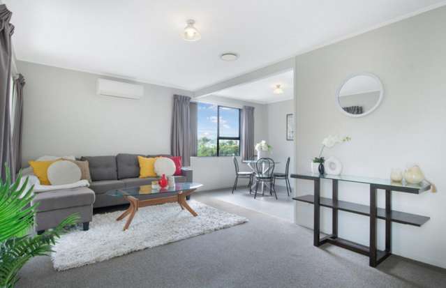 2/30 Chislehurst Street Henderson_1