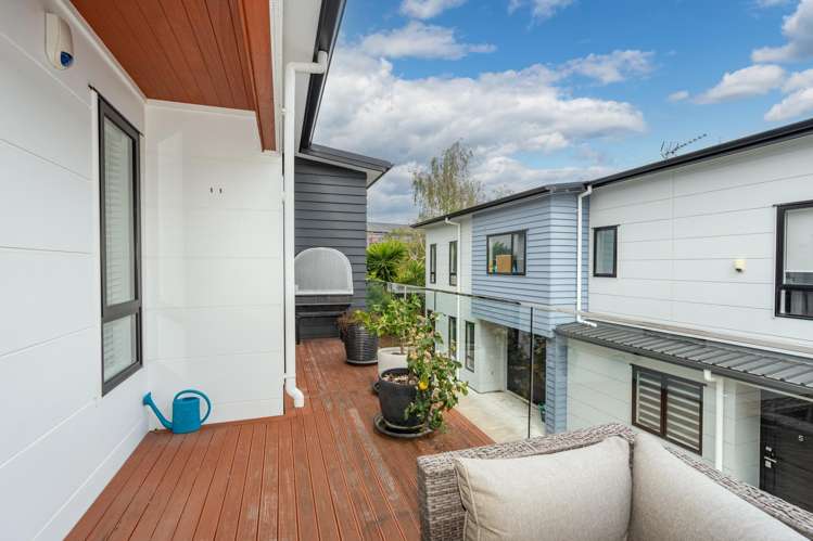 2/11 Gazeley Avenue Silverdale_16