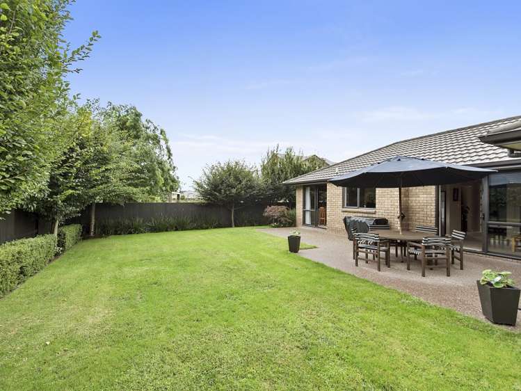 7 Compton Grove Huntington_14