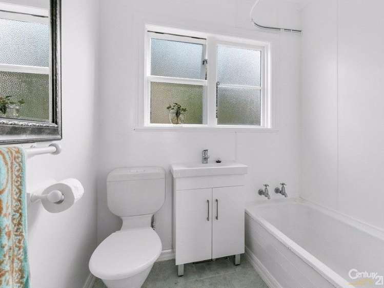 8 Bowes Crescent Strathmore Park_15