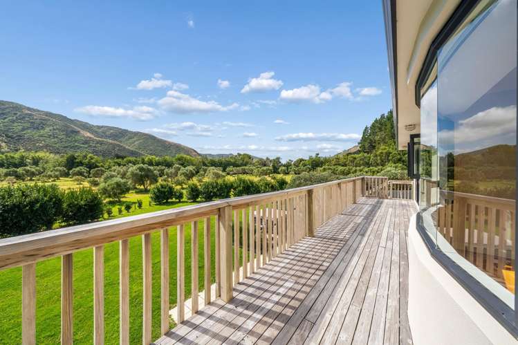 1276 Coast Road Wainuiomata_16