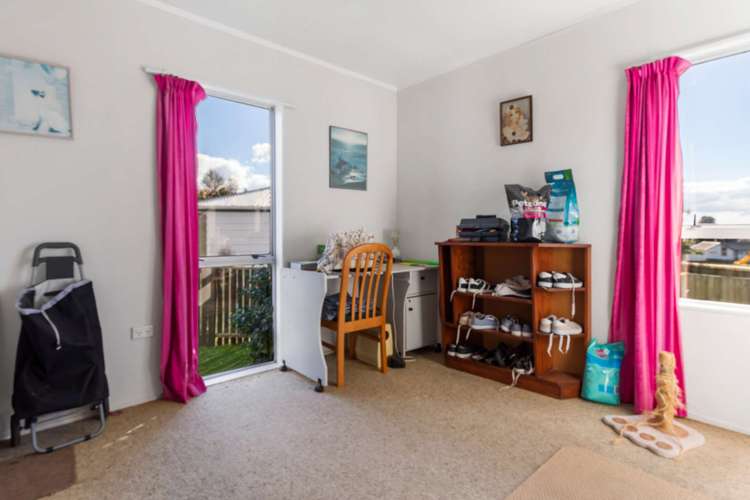 7 Cedar Place Owhata_13