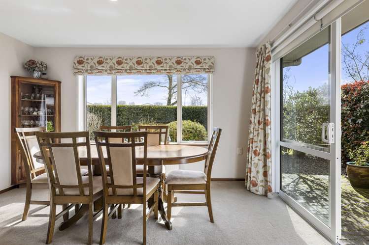 53 Chateau Crescent Rangatira Park_16